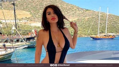 Hot Sexy Begum Polat Bikini Pics