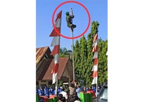 Viral Aksi Personel TNI Panjat Tiang Bendera Saat Upacara HUT RI FAJAR