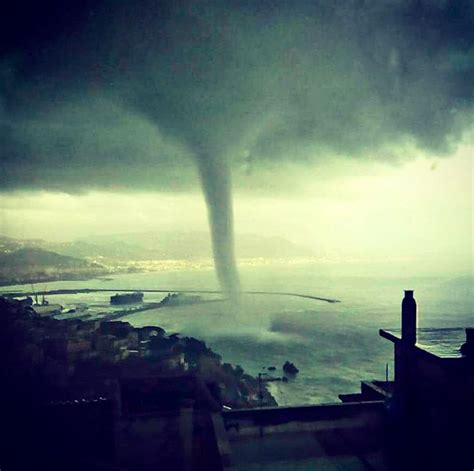 Maltempo Campania Gigantesca Tromba Marina Si Abbatte Su Salerno FOTO