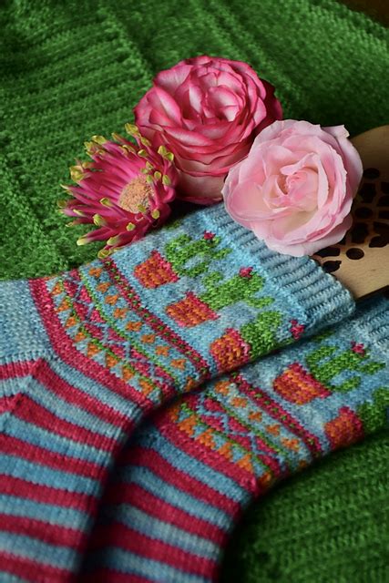 Ravelry Chaussettes Qui S Y Frotte S Y Pique Pattern By Lysandre Hourdin