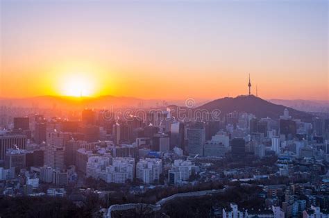 Nascer Do Sol Da Skyline Da Cidade De Seoul Coreia Do Sul Imagem De