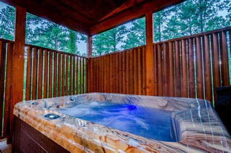 Pet-Friendly Cabin and Hot Tub | Broken Bow, Oklahoma | Glamping Hub