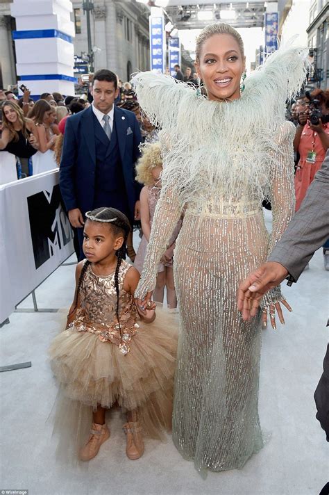 Beyonce S Daughter Blue Ivy Makes Her Red Carpet Debut At VMAs Blue