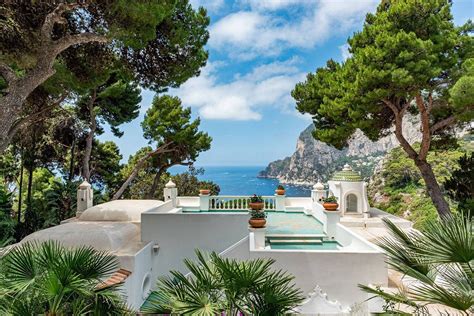 Photo 5 of 13 in Live in the Heart of Capri in This Classic Seaside