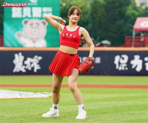 影林家有女初長成！林智勝愛女賽前熱舞暖場 還和爸爸開出好球