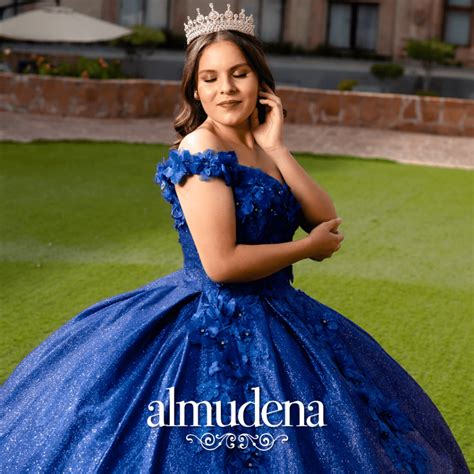 Vestido para Quinceañera Azul Rey con Flores Almudena Boutique Ropa