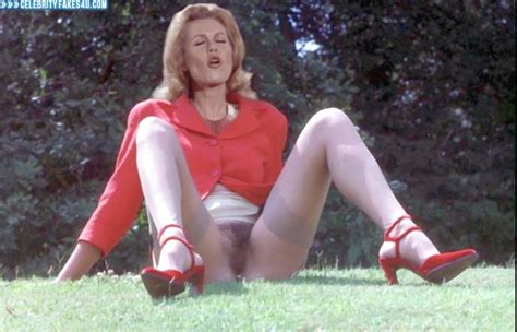 Elizabeth Montgomery No Underwear Exposing Vagina Nude 001 Celebrity