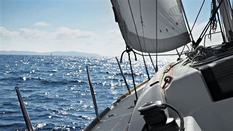 How To Sail Upwind Against The Wind Wi Yachts