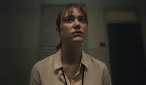 Vídeo mostra a reação de Maika Monroe ao ver serial killer de Nicolas