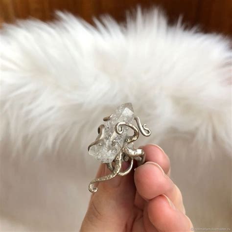 Кольцо ручной работы с горным хрусталем с кристаллом Осьминог ...