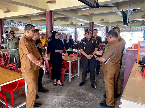 Kejari Dampingi Pemko Sabang Pasang Alat Perekam Transaksi Pajak Hotel