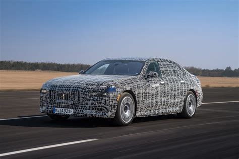 2023 BMW i7 Promises Full-Size Luxury and EV Power - CNET