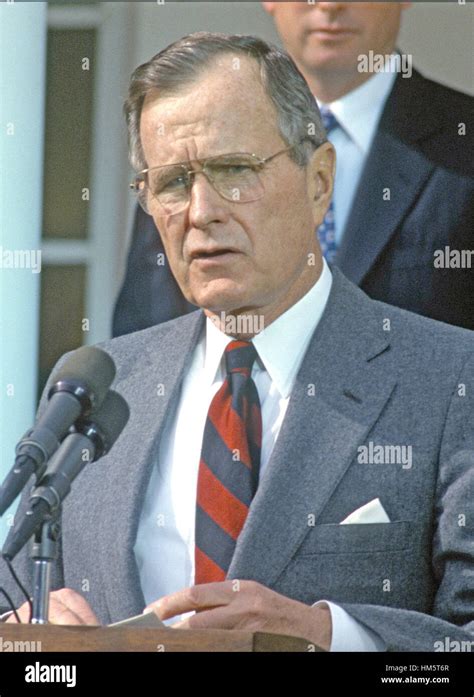 George bush gulf war hi-res stock photography and images - Alamy