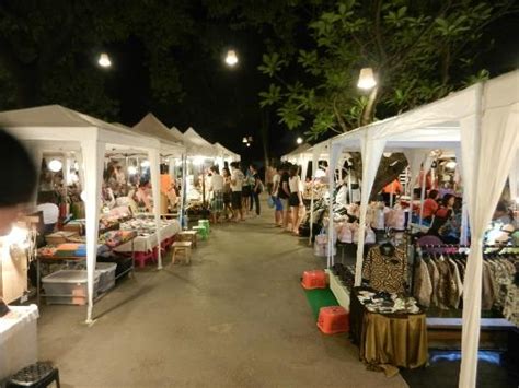 Cicada Market Great Place To Walk And Eat In The Evening Hua Hin