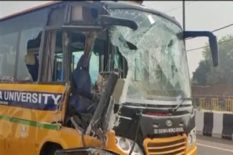 Gurugram Narrow Escape For University Students In Bus Tractor Trolley