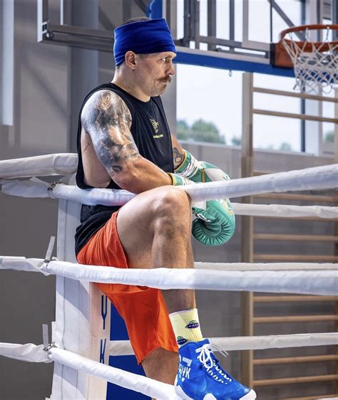 Usyk danced at an open training session (video) – RingSide24