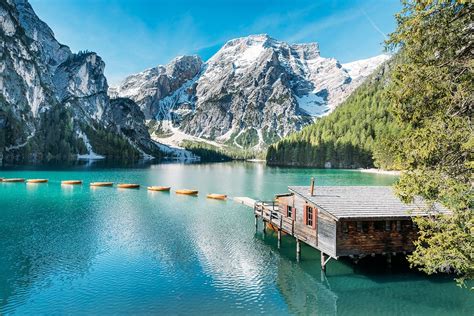 lago  braies tips  visiting  beautiful lake dolomites