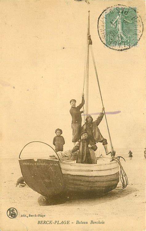 62 BERCK PLAGE Pêcheurs sur un bateau Berckois