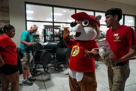 A look inside the world's largest Buc-ee's open in Luling, Texas