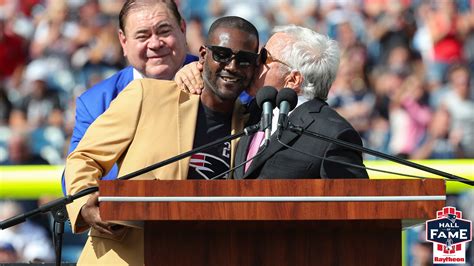 Photo Gallery Ty Laws Pfhof Halftime Ceremony The Patriots Hall Of Fame