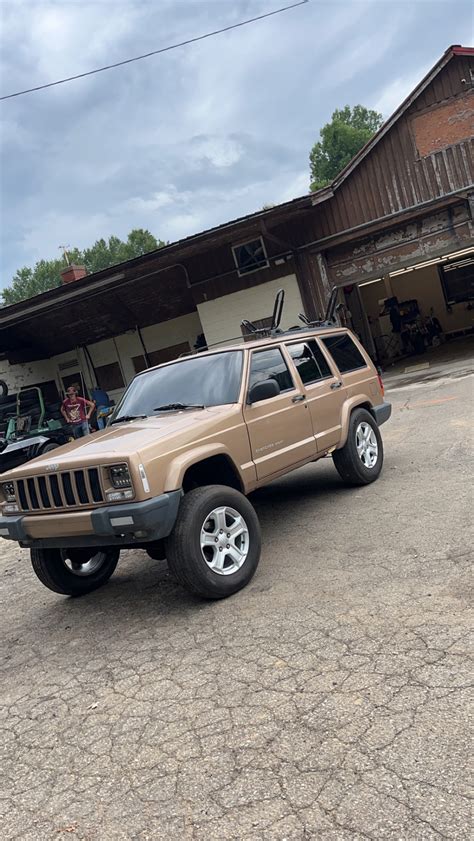 View build 4.5 Inch Lifted 1999 Jeep Cherokee | Rough Country