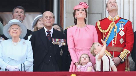 The 32 funniest candid Royal Family balcony moments