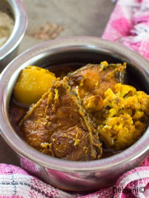 Rui Macher Jhol Jhinge Aloo Diye Recipe Debjanir Rannaghar