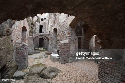 610 The Restoration Of The Colosseum Stock Photos, High-Res Pictures ...