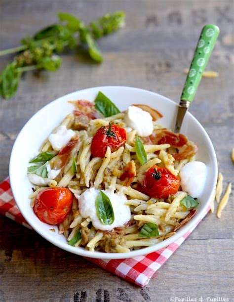 Trofie Au Pesto D Aubergines Burrata Tomates Cerise Et Chips De Pancetta