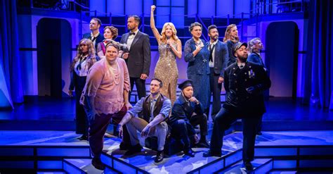 See How New Cast Members Have Found Their Sea Legs in Titaníque Photos