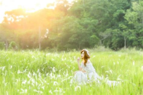 Wallpaper Sunlight Women Outdoors Blonde Nature Grass Jumping