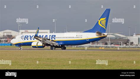 Ryanair Boeing Ei Dhd Landing At London Luton Airport Ltn Stock