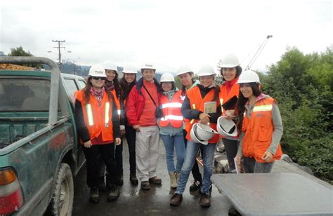 Alumnos de Arquitectura visitan Puente Mecano del río Bio Bio en