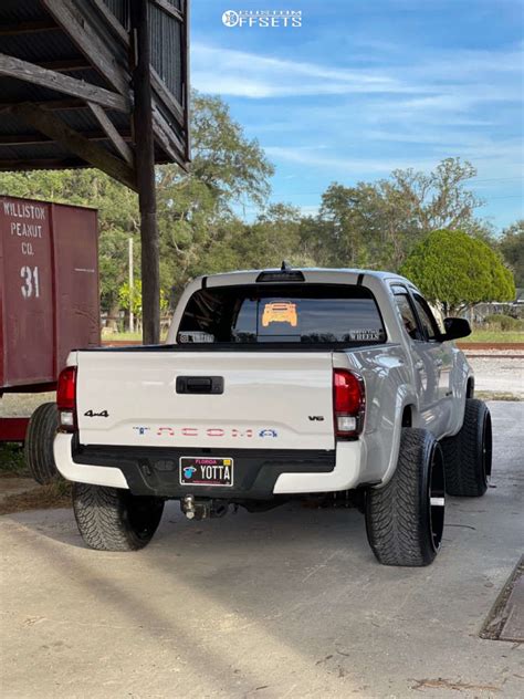 2019 Toyota Tacoma With 24x14 81 ARKON OFF ROAD Lincoln And 305 35R24