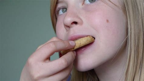 4 Important Reasons To Properly Chew Your Food The Total Dentistry