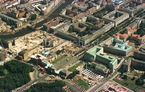 Berlin aus der Vogelperspektive Büro und Geschäftshausbaustellen am