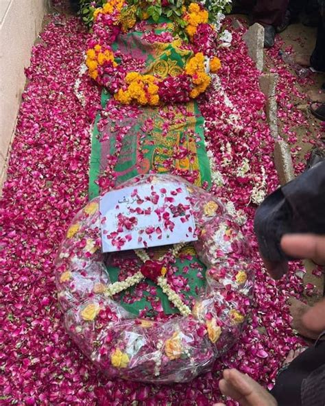 Legendary Artist Umer Sharif Laid To Rest In Abdullah Shah Ghazi