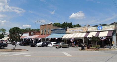 The Charming Small Town In Tennessee That Was Named After A Creek Artofit