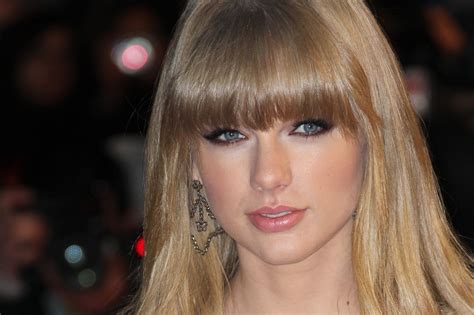 Taylor Swift Has Made the Most Boring Item in Your Makeup Bag Suddenly Sexy | Glamour