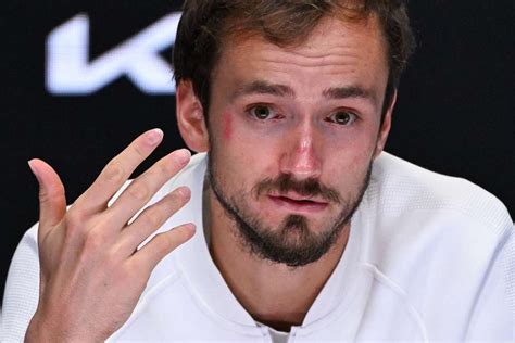 Ténis O atual campeão Daniil Medvedev desiste do Open do Catar