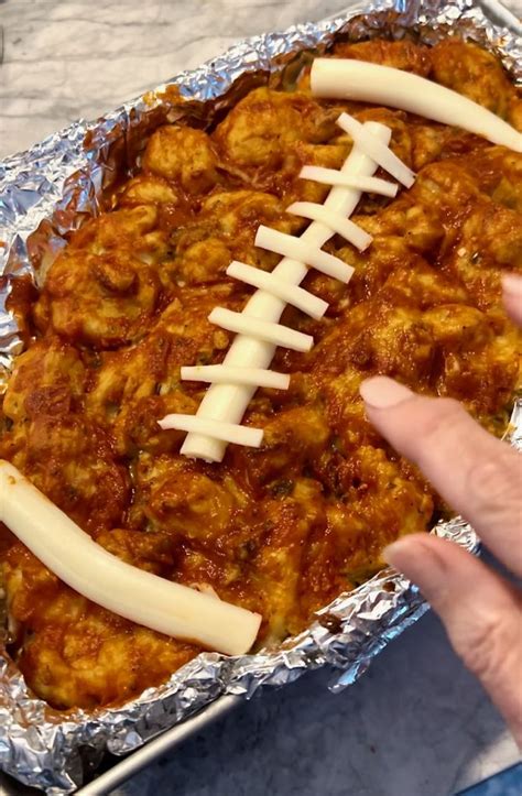 How To Make a Winning Football Shaped Pull Apart Pizza - South House ...