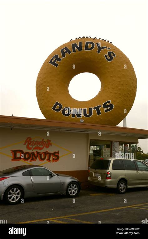 Drive Through At Randys Donuts In Los Angeles Stock Photo Alamy