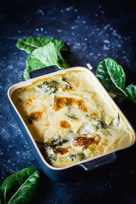 Gratin aux feuilles et côtes de blettes à la béchamel vegan