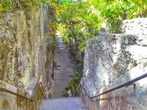 Nassau Bahamas Cruise Queen S Staircase From Cruise Port