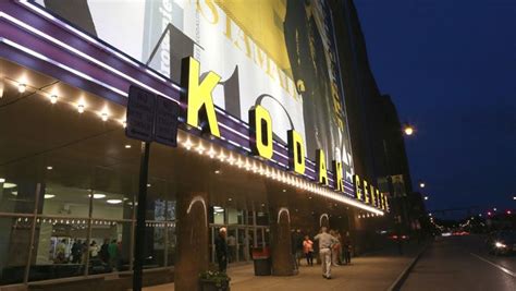 Kodak theater unveils new name, signs and management partnership