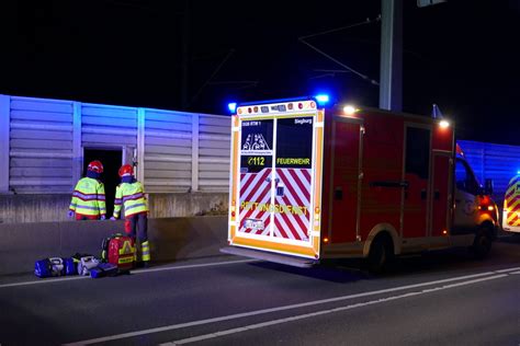 S Bahn Erfasst Person Ice Strecke Zwischen K Ln Und Frankfurt Gesperrt