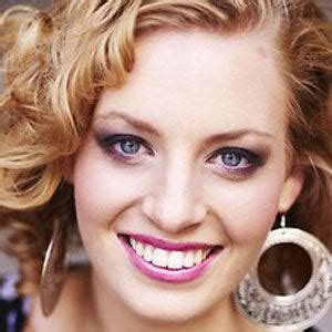 Emma Watkins - Bio, Facts, Family | Famous Birthdays