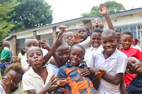 Una Scuola A Kolwezi Nella Repubblica Del Congo Per I Bimbi Minatori