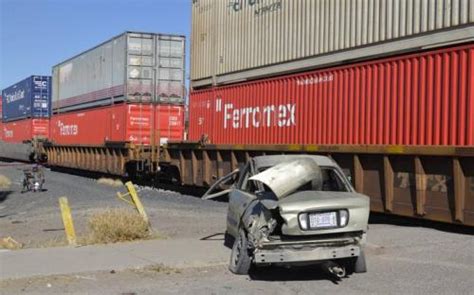 Intenta Ganarle El Paso Al Tren Y Causa Choque En Delicias Hay Cinco