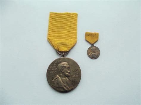 IMPERIAL GERMAN 1897 KAISER MEDAL MINIATURE DBG Militaria